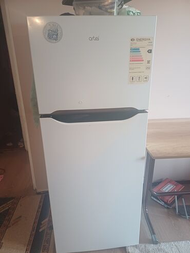 малинкий холодилник: Холодильник Artel, Б/у, Двухкамерный, Low frost, 60 * 1500 * 80