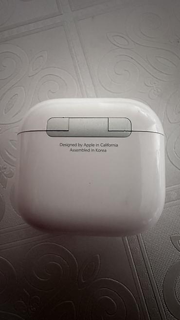 hoco eq34 plus: Беспроводной зарядный кейс для наушников форм‑фактора AirPods4 — 1