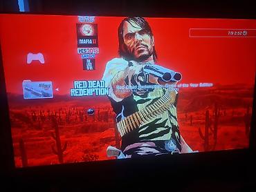Playstation 3 içində oyunlar var. 5 ədəd disk və 1 ədəd djostik ilə