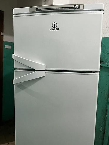 Холодильник Indesit, двухкамерный, верхняя морозильная камера