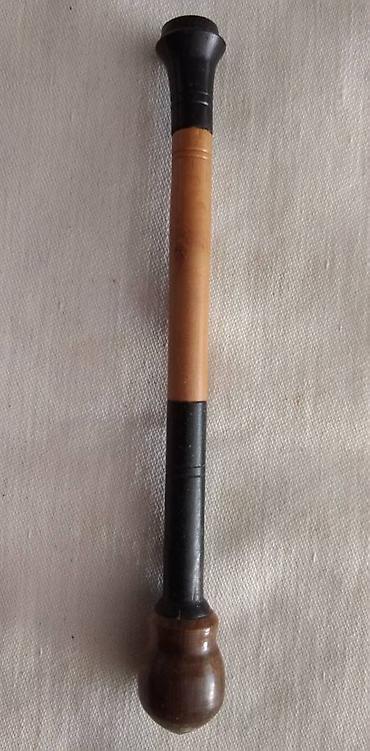 mikrofon bluetooth: Muštikla starinska plasticna duž. 15 cm.očuvana — 1