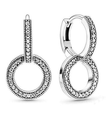 Minđuše: Pandora minđuše
Dobija se u kutijici
Cena:2000din — 4