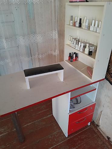 salon kresloları: Düz masa, Siyirməli, Polkalı — 1