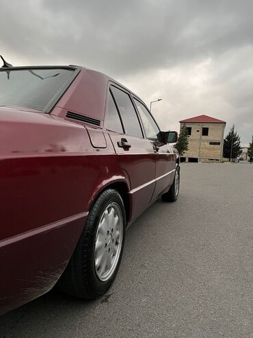 Mercedes-Benz: Mercedes-Benz 190 (W201) sedan - Kuzov: 4 qapılı sedan, bordo rəng - — 11