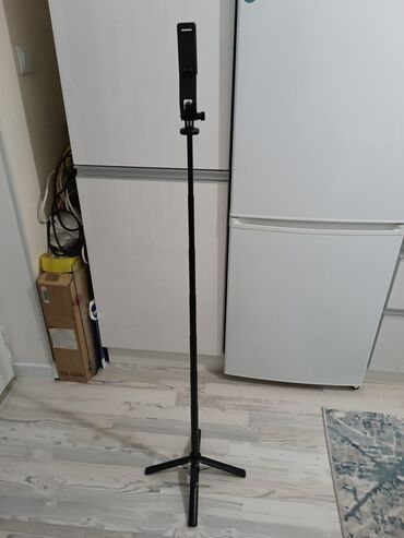Другие аксессуары для мобильных телефонов: • Продается штатив для телефона и для камеры • Высота около полтара — 1