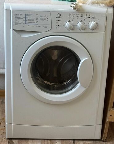 кнопка топчу: Кир жуучу машина Indesit, Автомат
