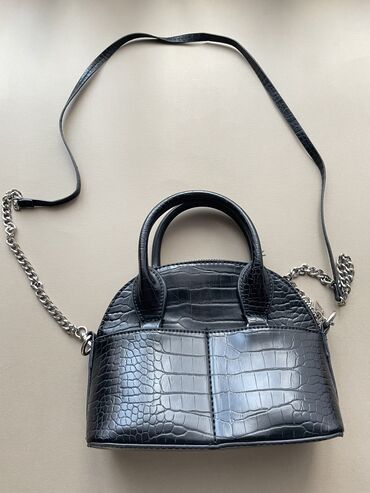 черная сумочка: Мини сумочка zara ( пару выходов) 
Цена :1500