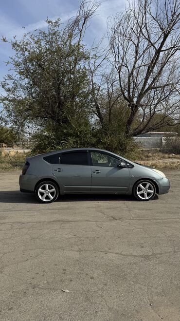 Toyota: Toyota Prius: 2005 г., Гибрид — 6