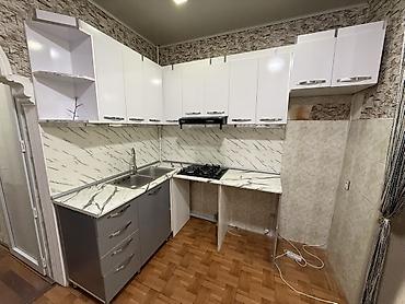 Mətbəx mebeli dəsti – L formalı, ağ parlaq üst modullar və boz alt lalafo.az -da Mətbəx mebeli dəsti – L formalı, ağ parlaq üst modullar və boz alt