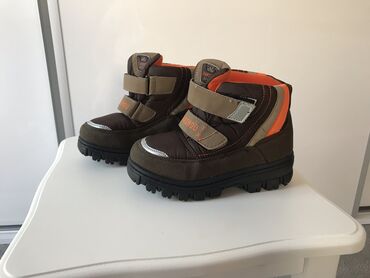 Dečija obuća: NOVO Zimske tople čizme /duboke cipele br 31(19cm) NOVO Veoma