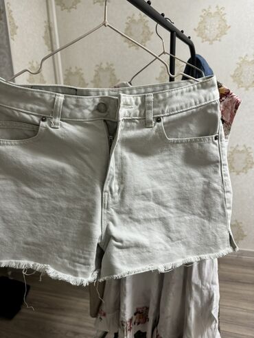 шорты джинсовые s: Джинсовые шорты от Drdenim светло-серого оттенка с бахромой по низу