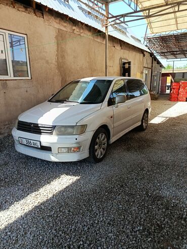 mitsubishi минивен: Mitsubishi Chariot: 2001 г., 2.4 л, Автомат, Бензин, Минивэн