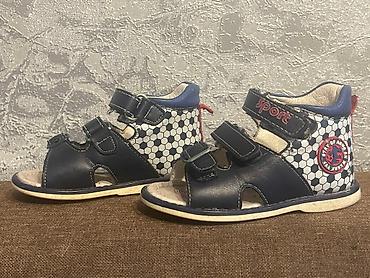 Детская обувь: Продаю детскую обувь. Все вместе за 2000 сом . На 1-2 года . В — 2