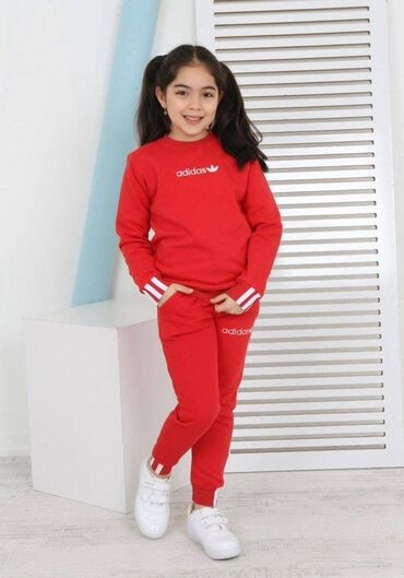 Komplet trenerke: Moderna dečija trenerka od pamuka, idealna za svakodnevne aktivnosti i — 1