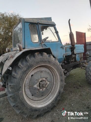 Traktorlar: Mavi rəngli təkərli kənd təsərrüfatı traktoru - Korpus: kabinalı — 2