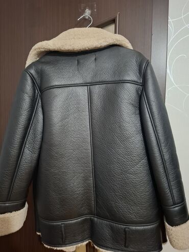 Cinslər: Stradivarius qadın “aviator” üslublu qış gödəkçəsi - Rəng: xarici