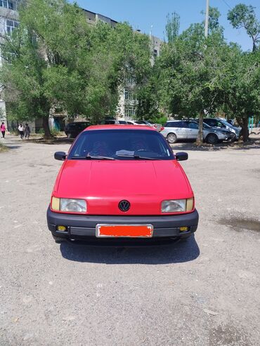 автомобиль пассат: Volkswagen Passat: 1989 г., 1.8 л, Механика, Бензин, Седан