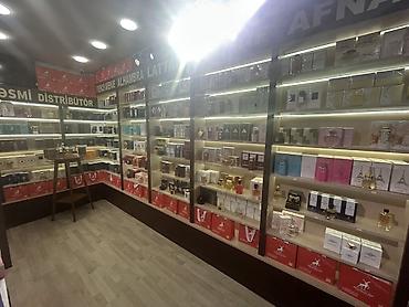 Gözəllik və sağlamlıq: Bakı şəhəri Nəriman Nərimanov metrosunun cıxışı Ağ çiçəyim gul tukanin — 2