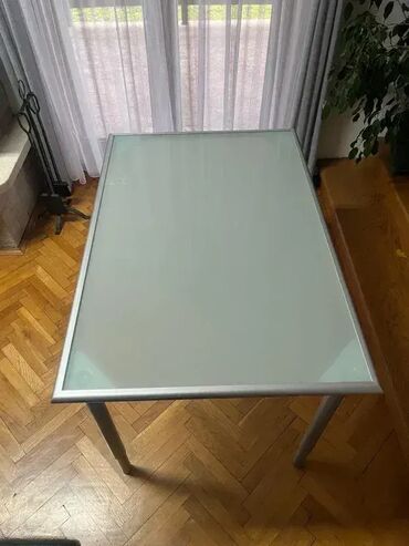 Baštenski nameštaj: Baštenski sto, Metal, Upotrebljenо — 2