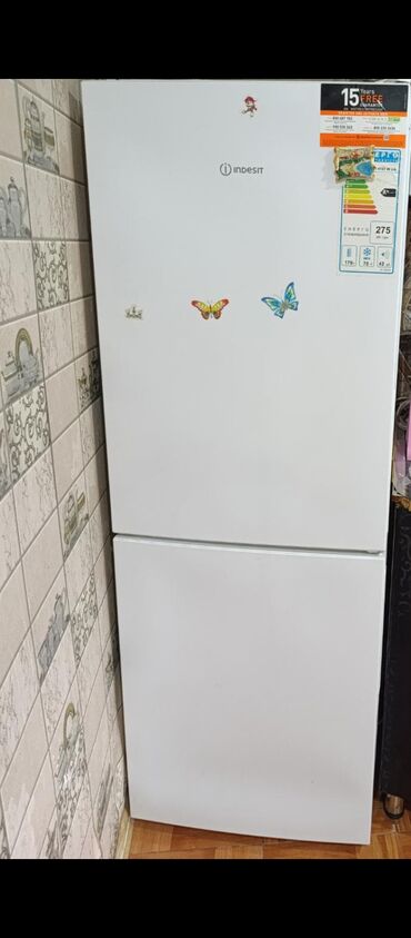 işlənmiş xaladelnik: Б/у 2 двери Indesit Холодильник Продажа, цвет - Белый, С колесиками