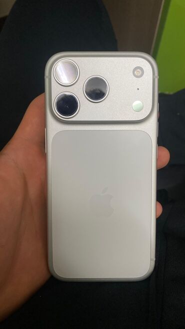 купить айфон 4 s: IPhone 17 Pro, Б/у, 256 ГБ, Белый, 100 %