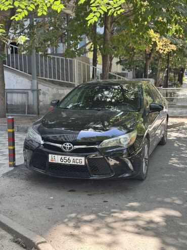 авто в рассрочку без банка без первоначального взноса в бишкеке: Черный седан Toyota Camry, модель 2017 года, оснащенный двигателем
