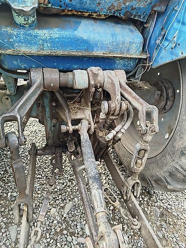yeşka turbo az: Mavi rəngli təkərli kənd təsərrüfatı traktoru - Korpus: kabinli, iki — 6