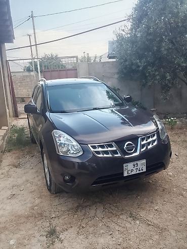 yan guzgu s: Nissan Rogue SV AWD krossover - Korpus: tünd bənövşəyi/metalik rəng — 1