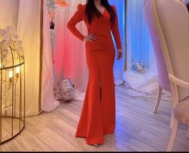 свадебные платья в баку на прокат: Qırmızı uzun ziyafət libası - Model: bədənə oturan, balıq kəsimli
