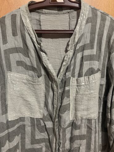 платья рубашки с капюшоном: Кофта рубашка
50 52 размера
Италия
Одета 1 раз 
Свет бежевый 
Х /Б
800