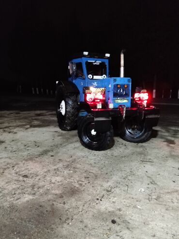 Traktorlar: Mavi rəngli ağır sinif təkərli traktor və qoşqu komplekti — 7