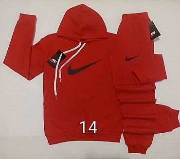 Komplet trenerke: Velicine pisu na slici 
2200 din — 5