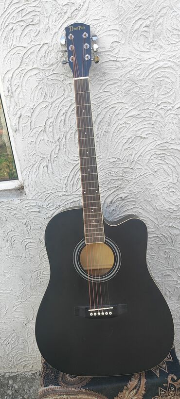 купить новую гитару: Гитара почти новая, куплена 2 месяца назад, почти не играли на ней