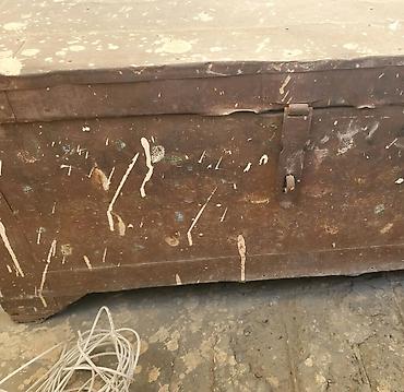 Sandıqlar: Bağda həyət evində əşyaları yığmaq üçün sandıq satılır.Rənglədib evdə — 9