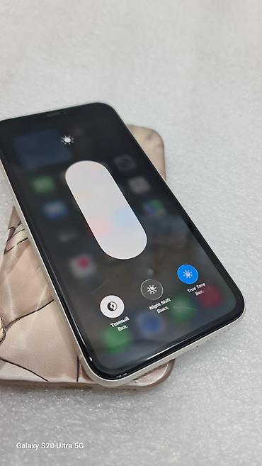 IPhone 11, Б/у, 64 ГБ, Белый, Чехол, 60 %