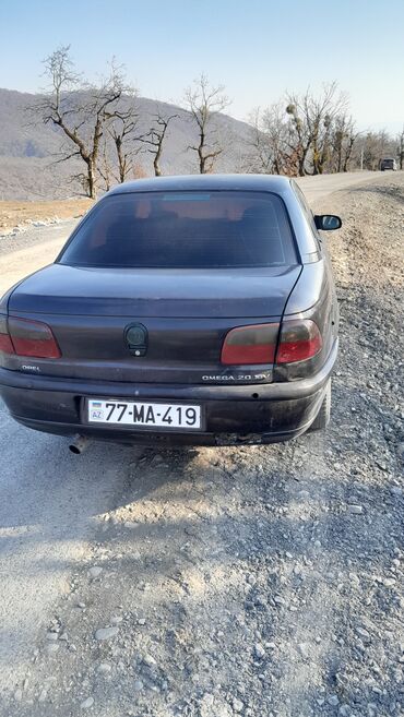 park maşın: Opel Opel GT: 2 l | 1998 il 120050 km Sedan