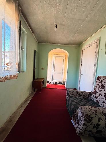 Продажа коттеджей и домов: Просторный дом с отделкой - Планировка: большая гостиная с оконным — 10