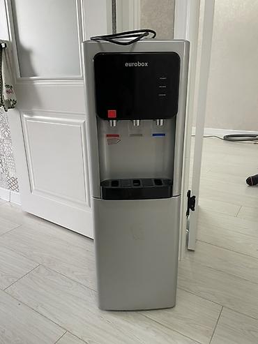 Кулер для воды напольный Eurobox. - Тип: напольный диспенсер для