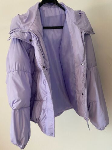 демисезонную куртку 54 размера: Очень срочно продается куртка🔥 Размер «М» Сиреневый цвет Всего за