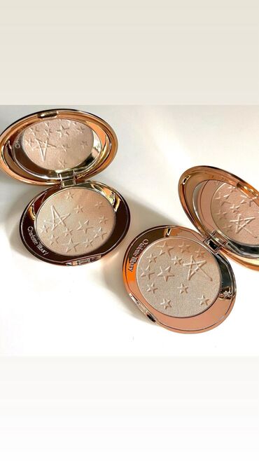 Toy paltarları və aksesuarları: Charlotte Tilbury Orijinal Highlighterleri. “Pearlescent Glow” ve