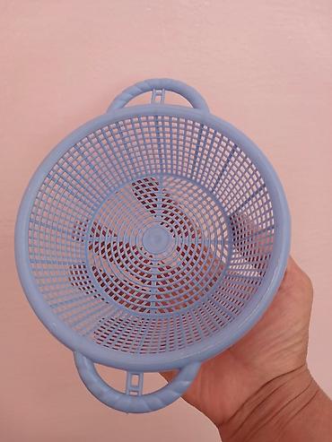 lime: Mavi rəngli kiçik plastik süzgəc/ səbət 2 ədədi 1manat - Material — 1