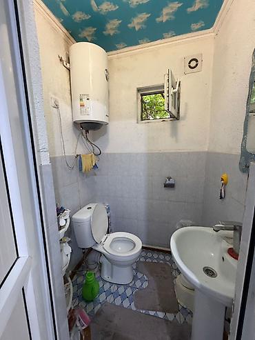Продажа коттеджей и домов: Продаётся участок 6 соток с домом 📍 ж/м Арча-Бешик 📐 Площадь участка — 11