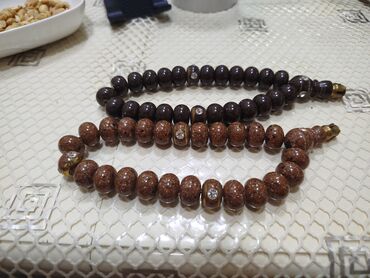 Qadın geyimləri: Məhsul: Təsmihlər (zikir muncuqları) – 2 ədəd Təsvir: - Material