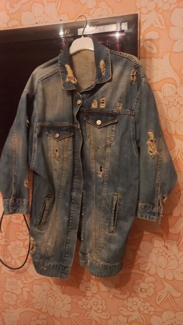 klassik qadın geyimləri: Qadın üst geyimləri dəsti 1) Cins gödəkcə - Açıq-mavi yuyulmuş denim