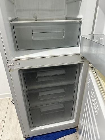 холодильник за 10000: Продаю Холодильник двухкамерный Авангард б/у. 10000 сом — 1