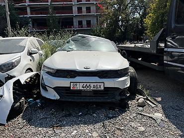 Автокосметика: Kia K5 (седан), белый цвет, на разбор по запчастям. Основные узлы и — 4