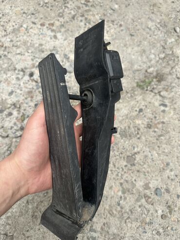 Другие детали ходовой части: BMW E39 •тормоз.диски 2.5 в отличном состоянии 4.500 за пару •суппорта — 9