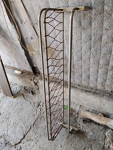 натожной патолок: Вешалка настенная в хорошем состоянии для верхней одежды — 2