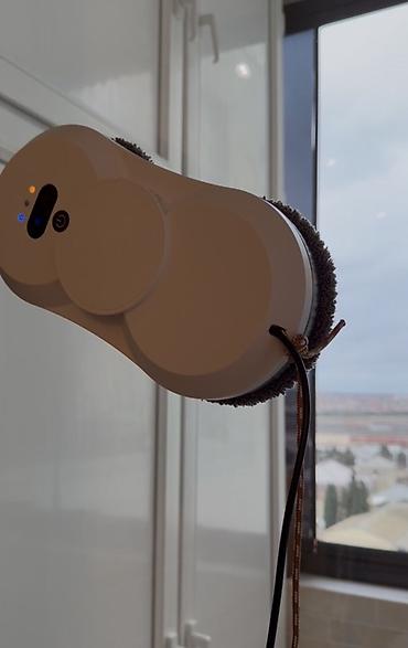 şuşə silən robot: Şüşə silən robot – gündəlik icarə xidməti - Şaquli səthlər üçün — 3