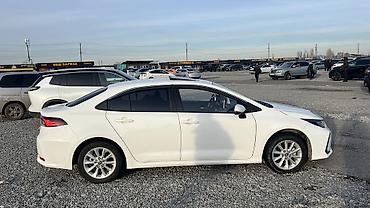 Toyota: Toyota Corolla: 2022 г., 1.8 л, Вариатор, Гибрид, Седан — 2